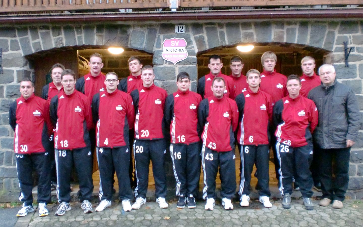 Neue Trainingsanzüge