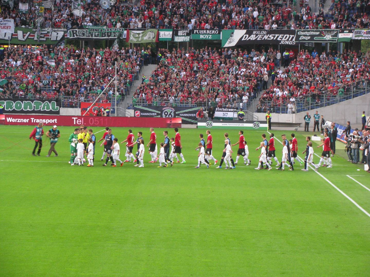 Einlaufen mit den 96-Stars